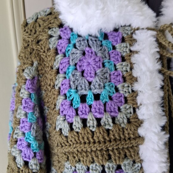Granny Square Sweater with Fluffy Fur L/XL - Picture 7 of 10